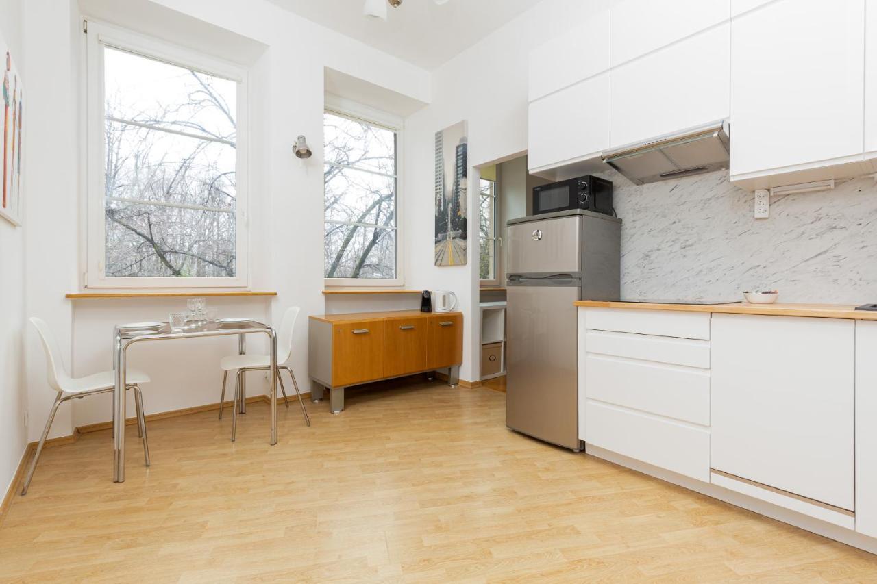 Downtown Studio Apartment By The Park By Noclegi Renters Varsavia Esterno foto